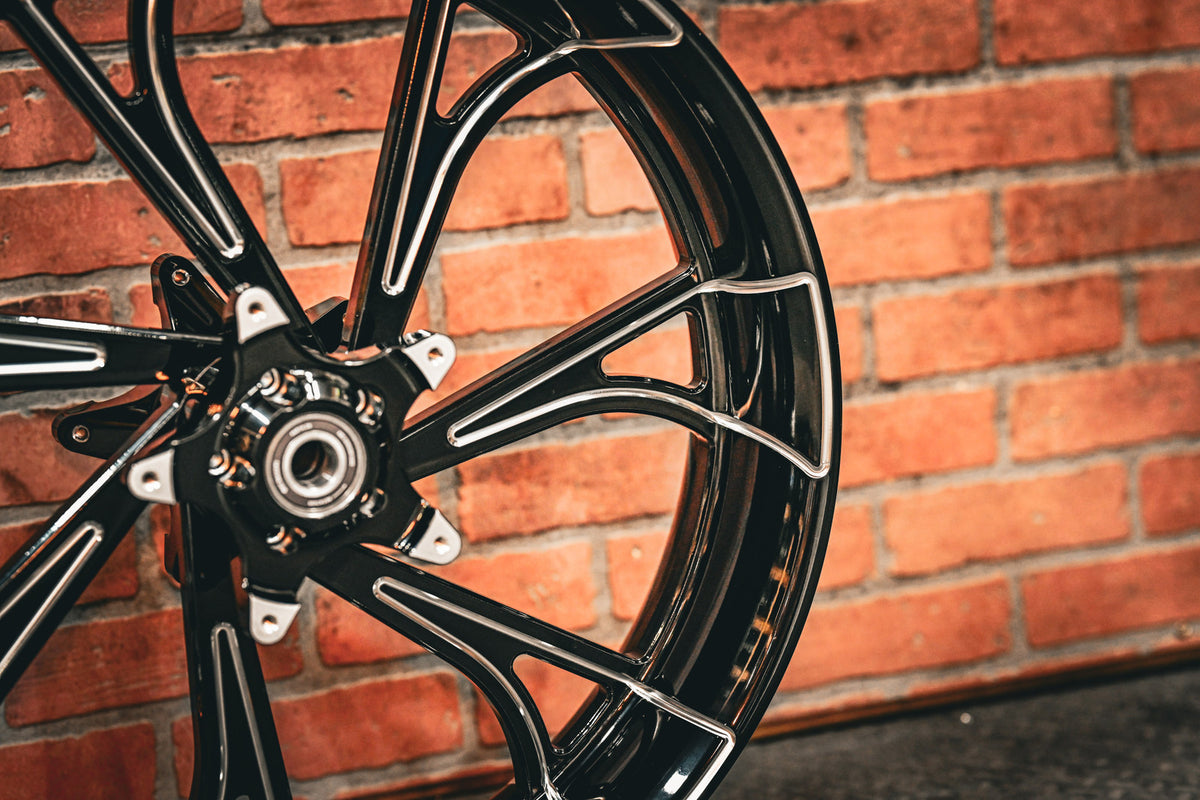 23x5.5" BLACK DOUBLE CUT BLADERUNNER (2014-2023 HD TOURING)