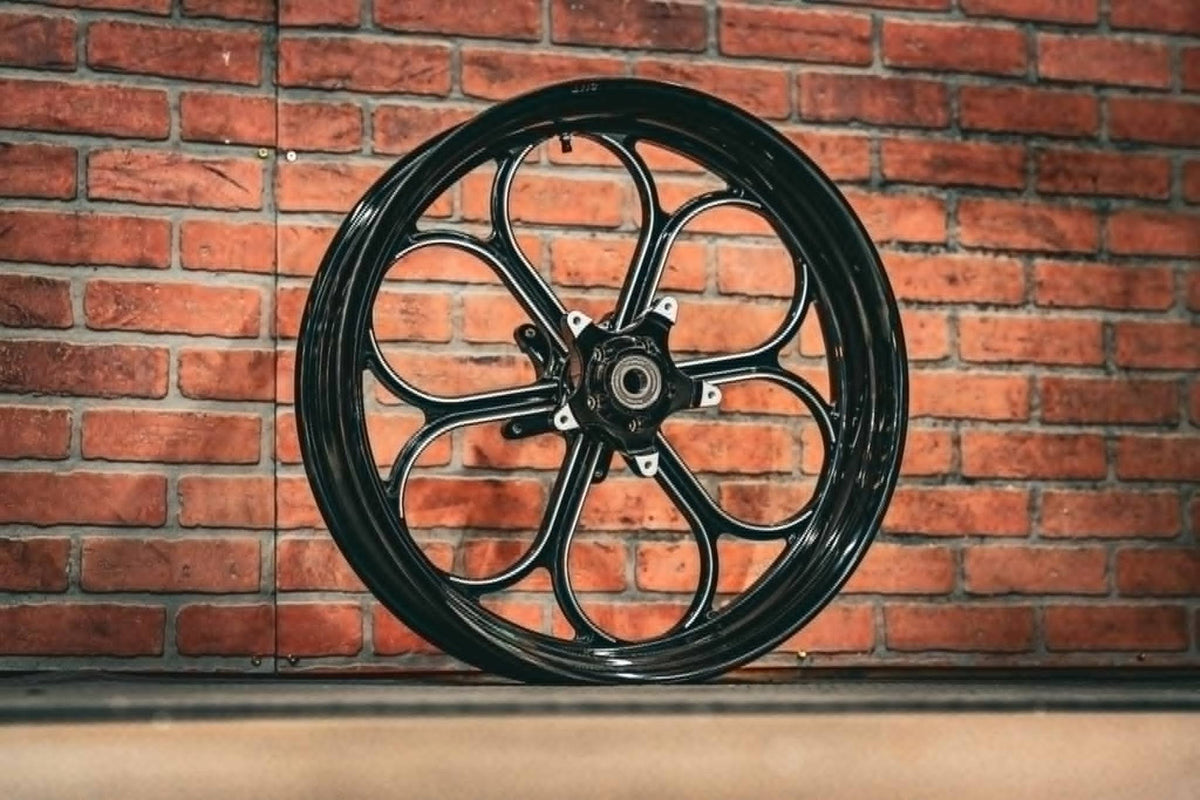 23x5.5" BLACK DOUBLE CUT RETRO 5 (2014-2023 HD TOURING)