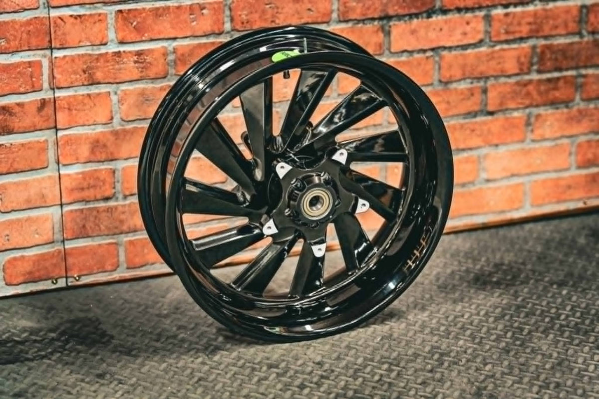 18x5.5" BLACK MAVERICK (2014-2023 HD Touring)