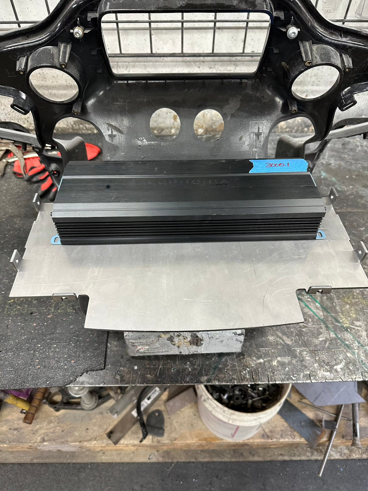 XEL 2015-Up Road Glide Amp Bracket (Vent Delete Required)