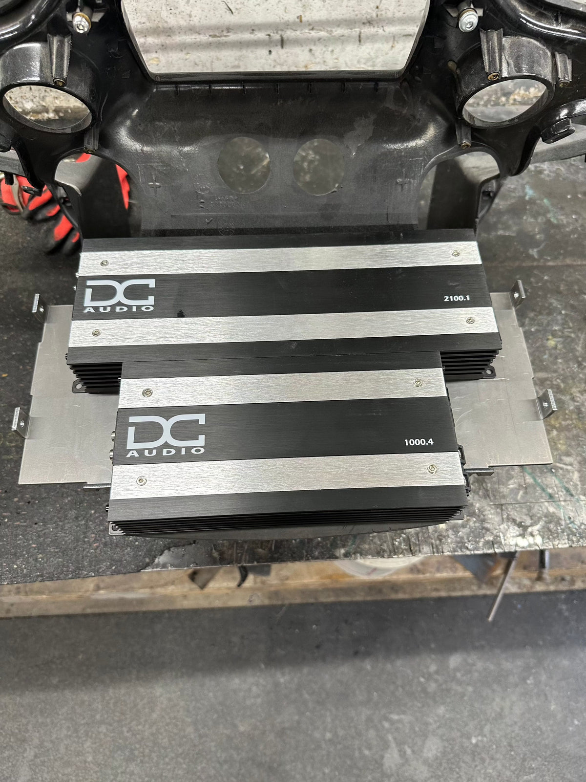 XEL 2015-Up Road Glide Amp Bracket (Vent Delete Required)