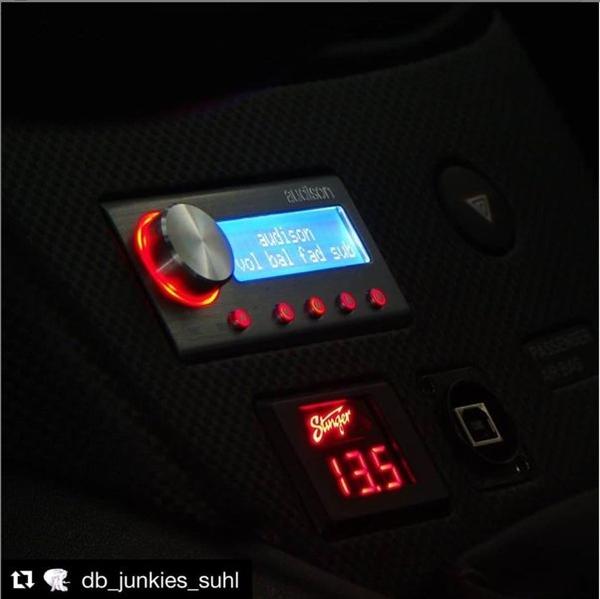 Stinger SVMR Voltage Gauge With Red Display.