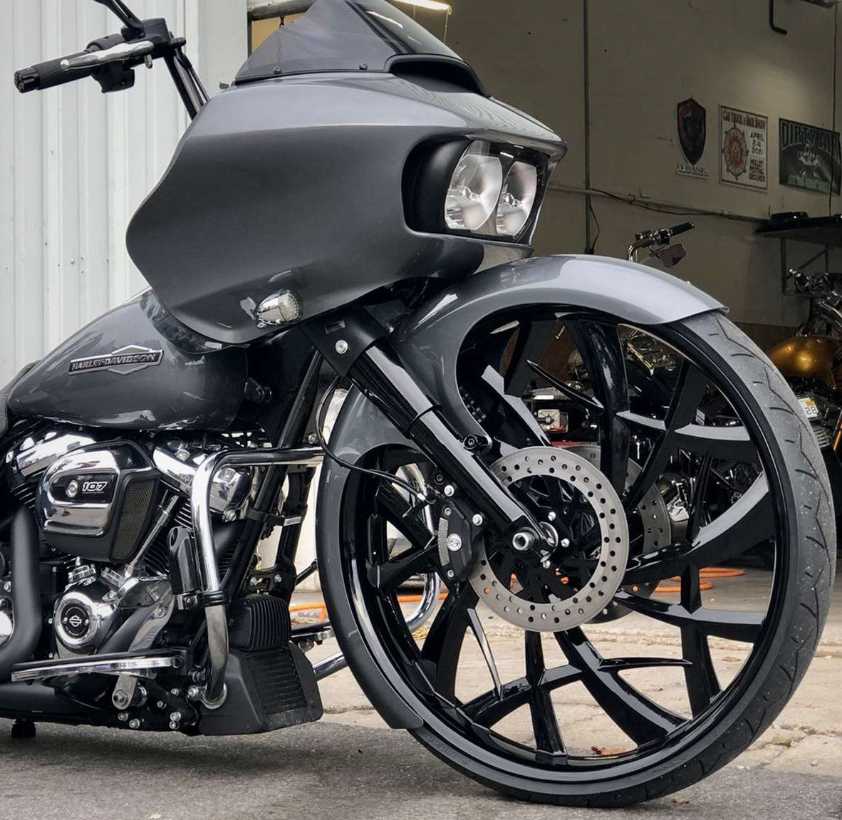 Astro Metric Black Wheels