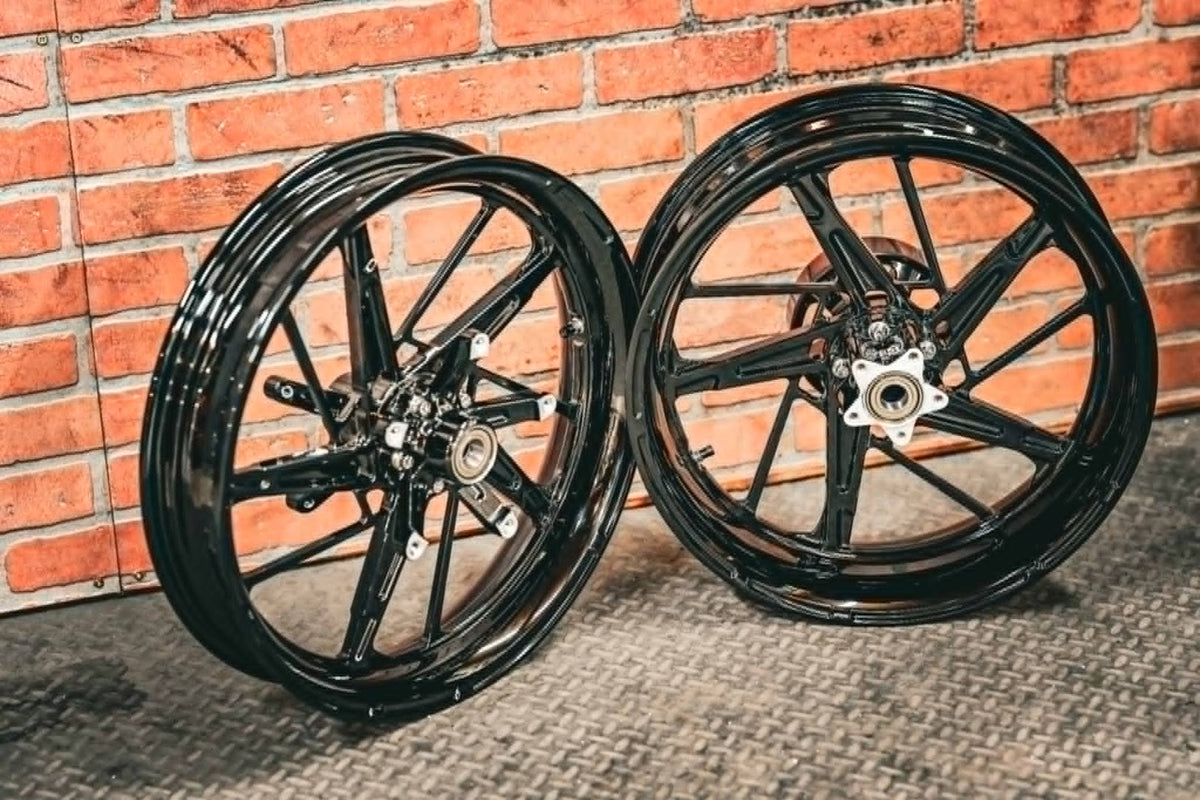 19x3.0" / 18x5.5 BLACK PS.08 (2024+ HD TOURING)