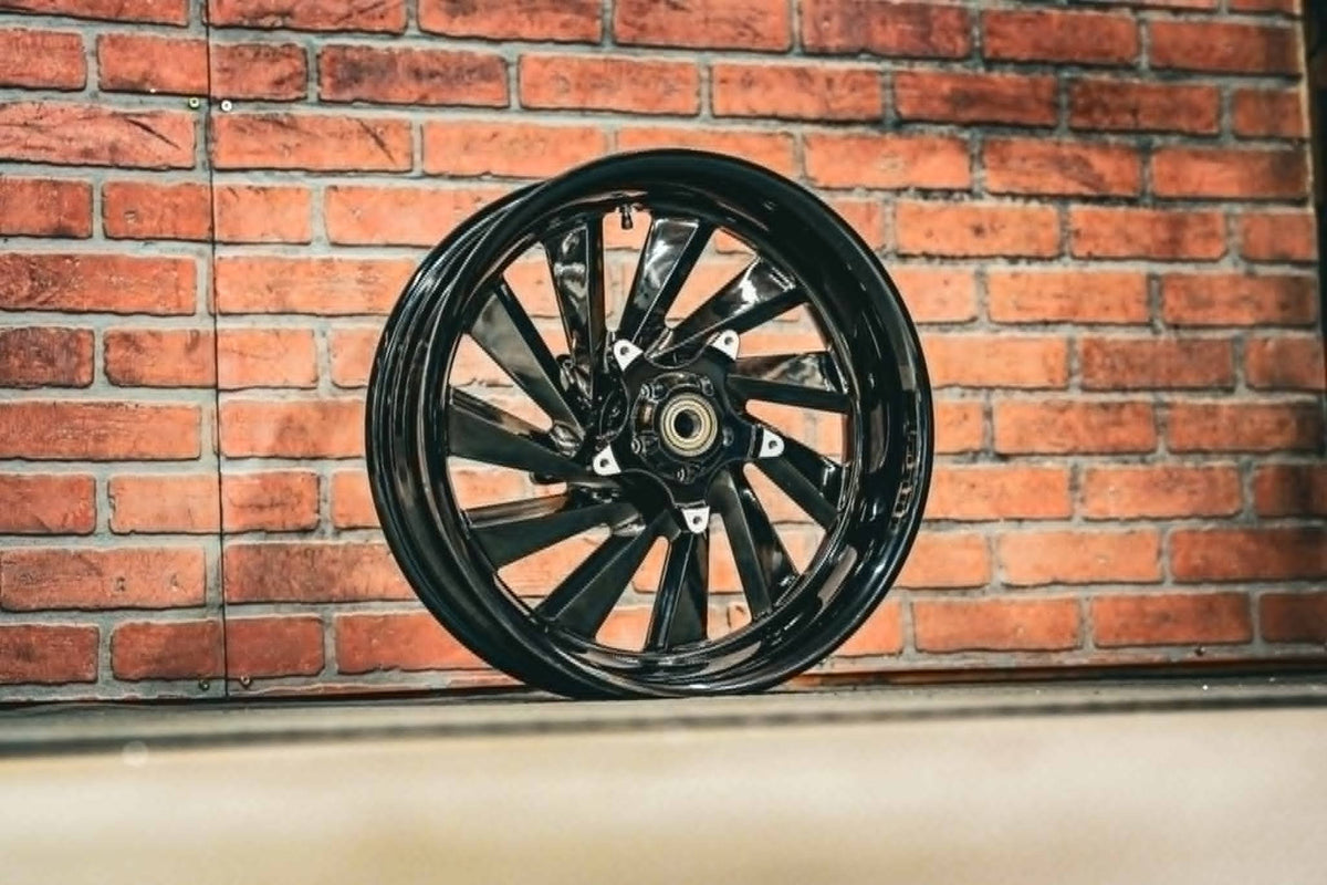 18x5.5" BLACK MAVERICK (2014-2023 HD Touring)